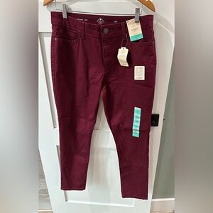NWT St John’s Bay  Womens Skinny Jeans Size 12P Slimming Tummy Control Maroon